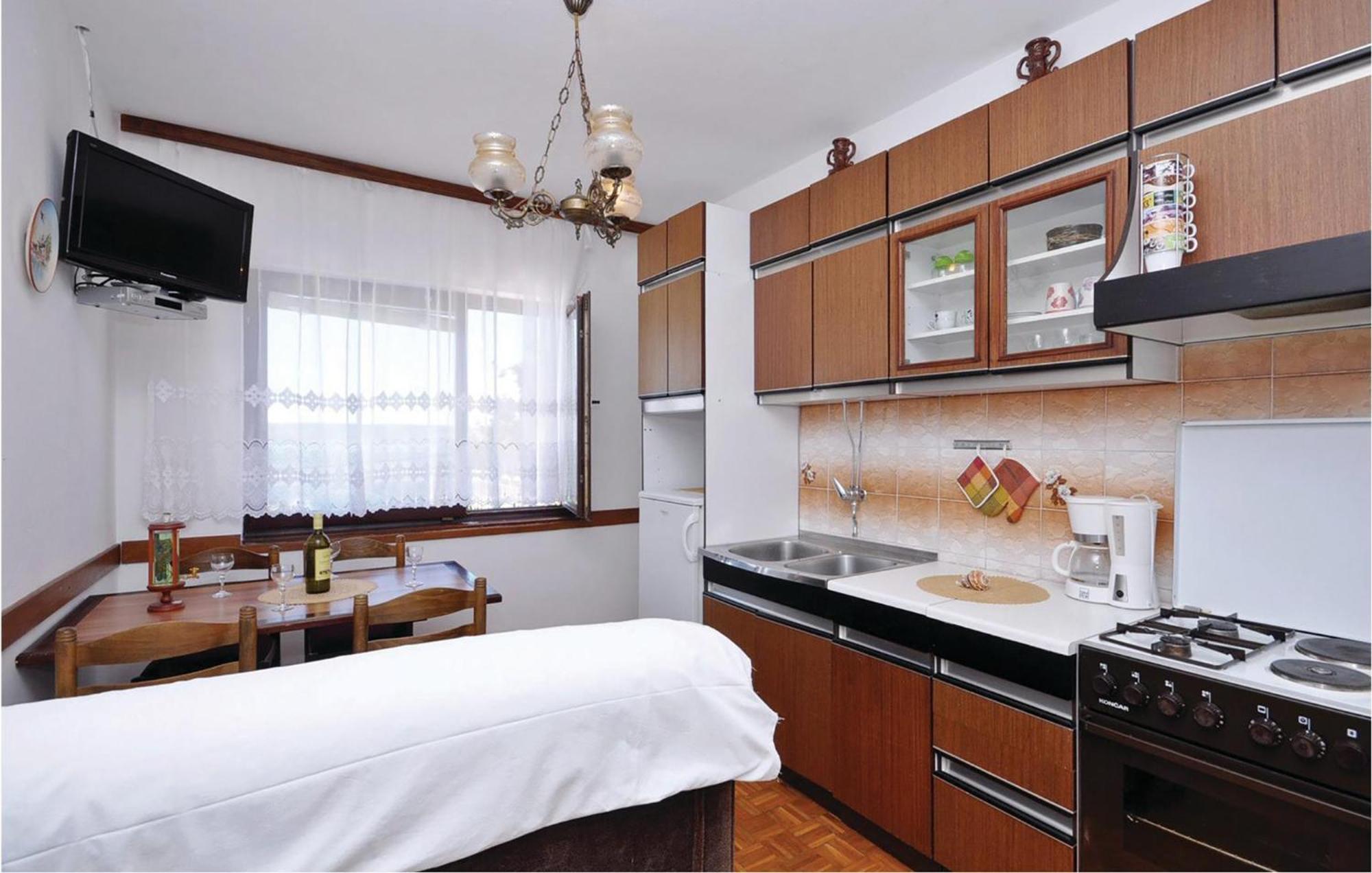 2 Bedroom Lovely Apartment In Starigrad Paklenica Exterior photo